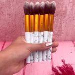 رژگونه و هایلایتر